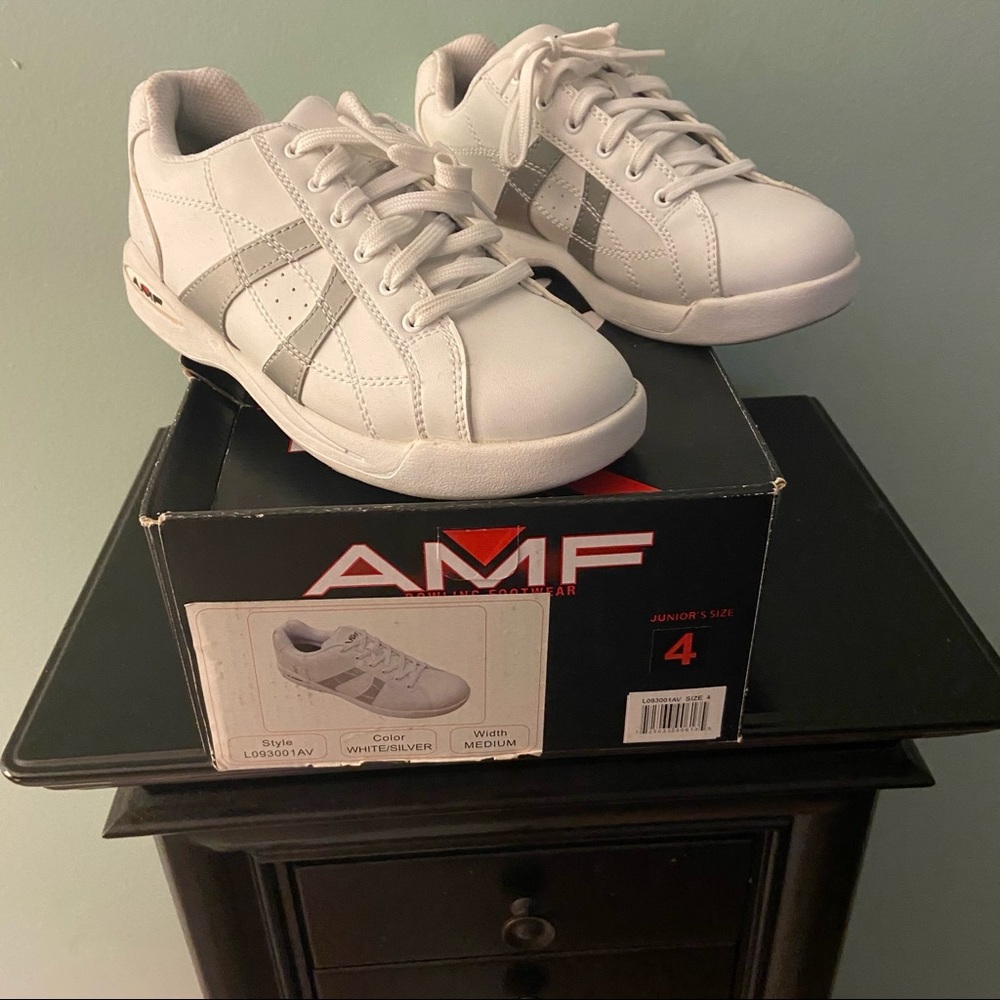 Women’s bowling shoes